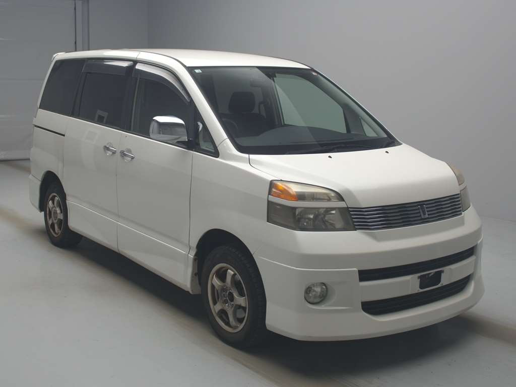 2004 Toyota Voxy AZR65G[2]