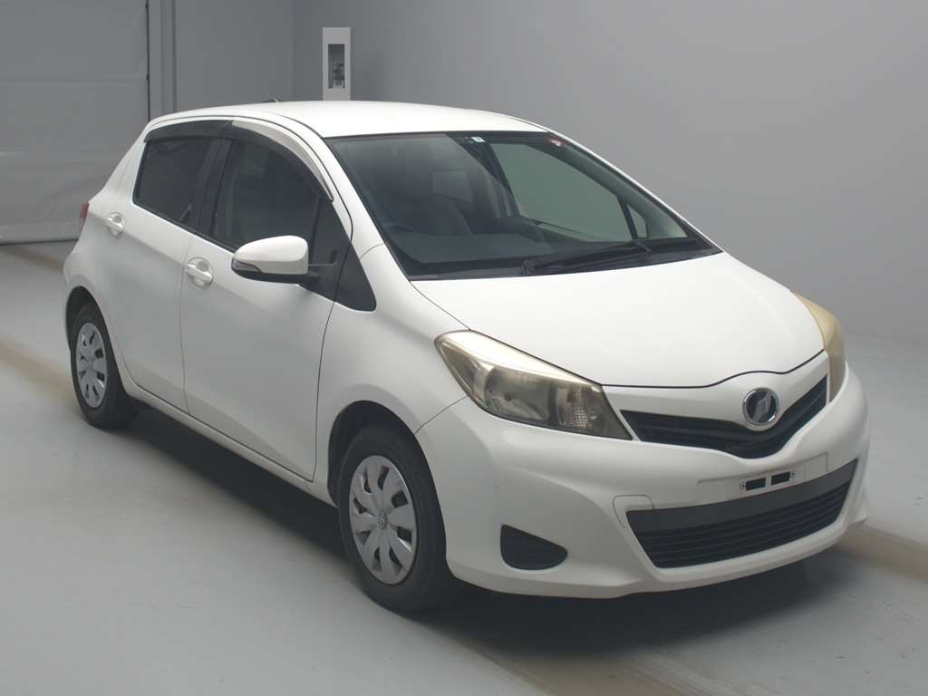 2011 Toyota Vitz NSP130[2]