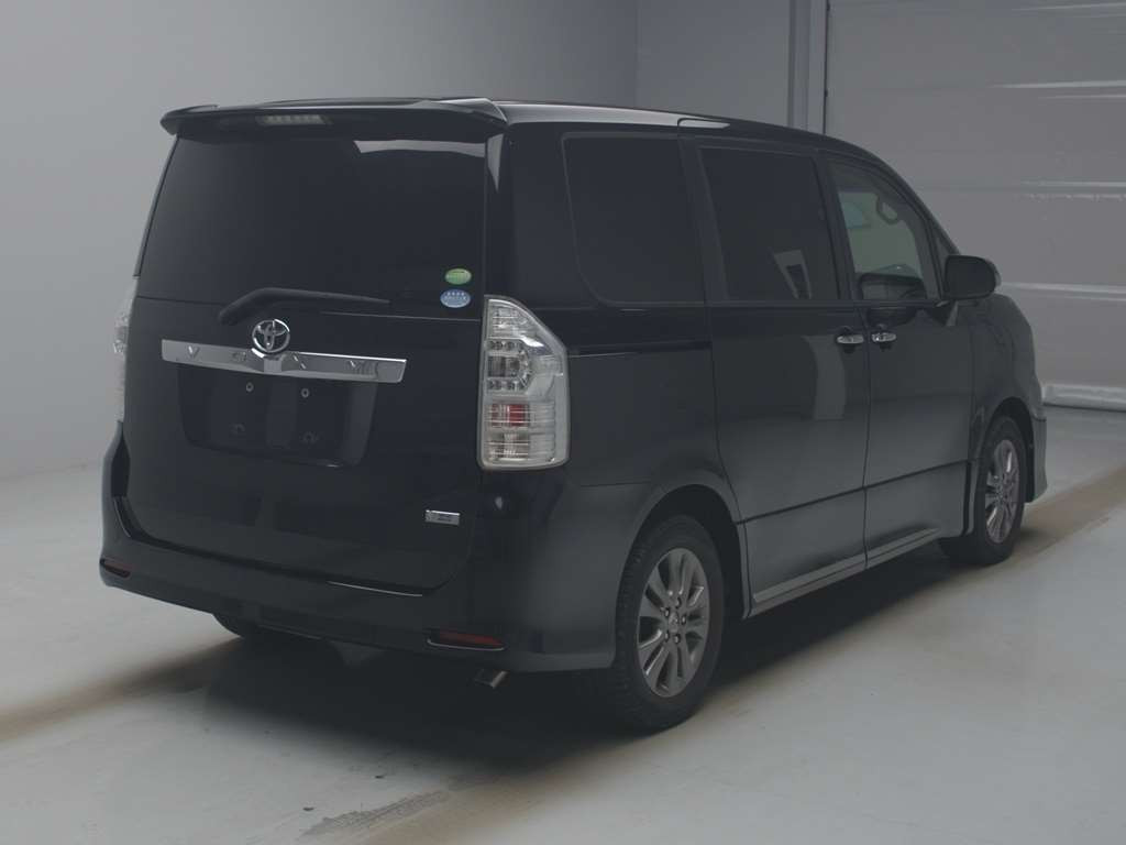 2012 Toyota Voxy ZRR70W[1]