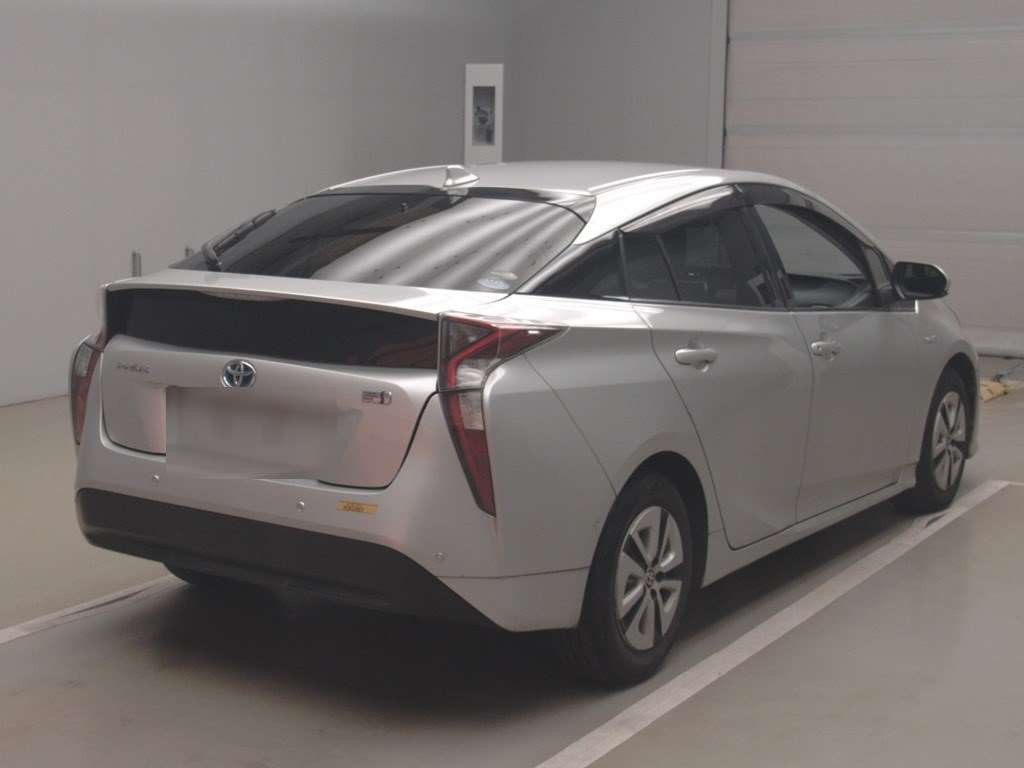 2017 Toyota Prius ZVW51[1]