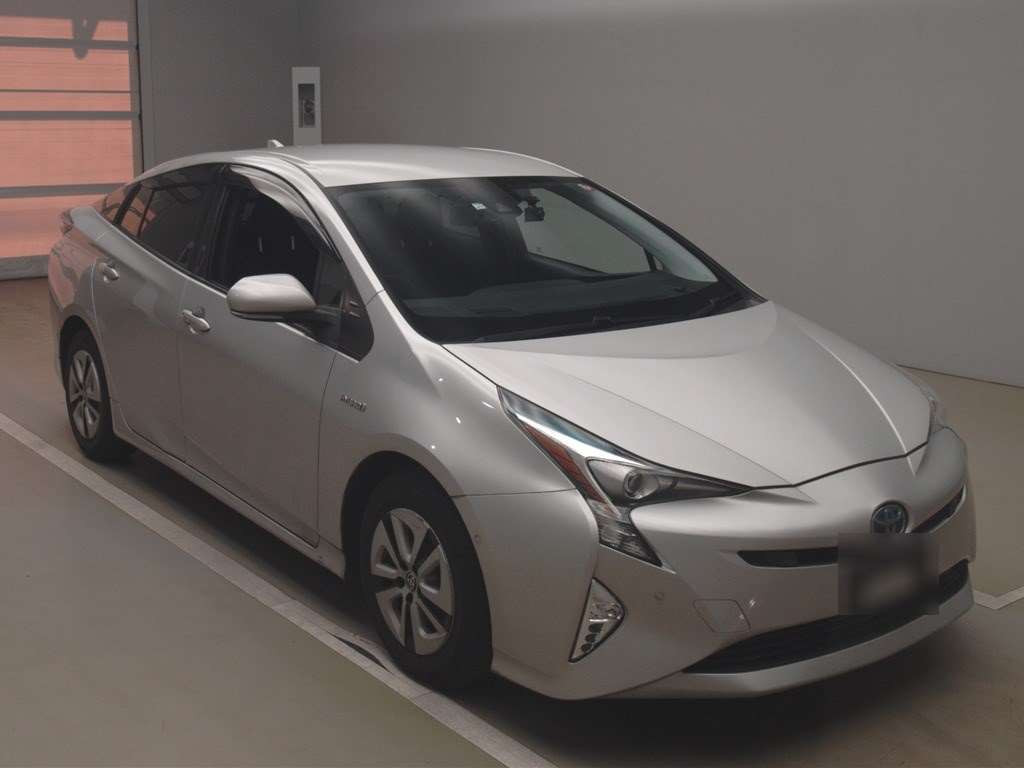 2017 Toyota Prius ZVW51[2]