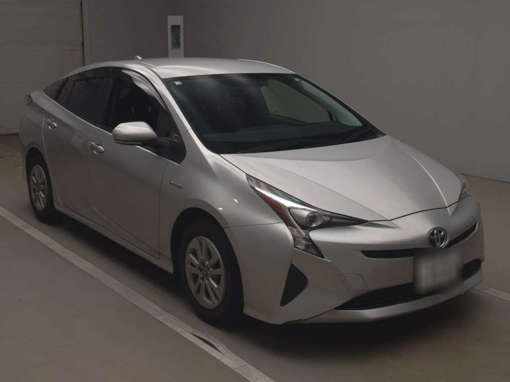 2018 Toyota Prius ZVW51[2]