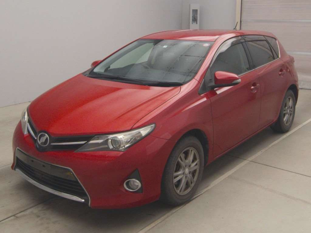 2013 Toyota Auris NZE181H[0]