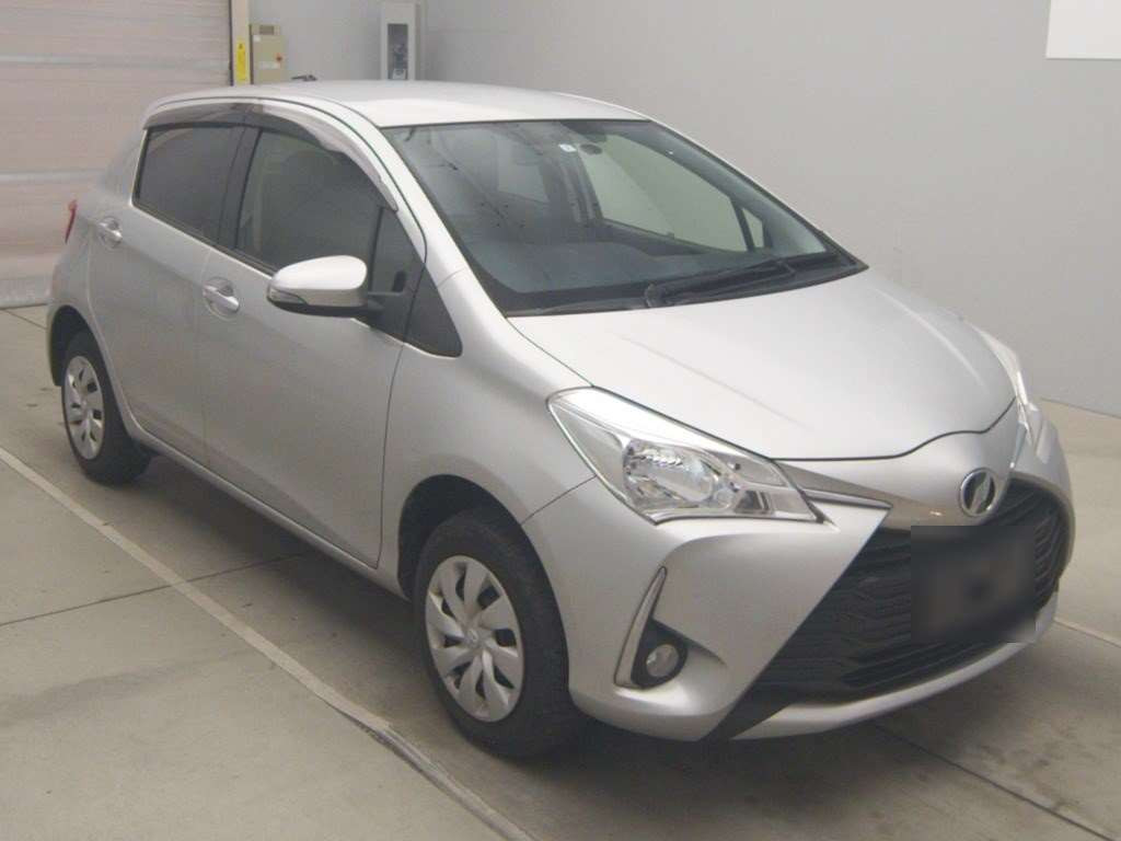 2017 Toyota Vitz NSP135[2]