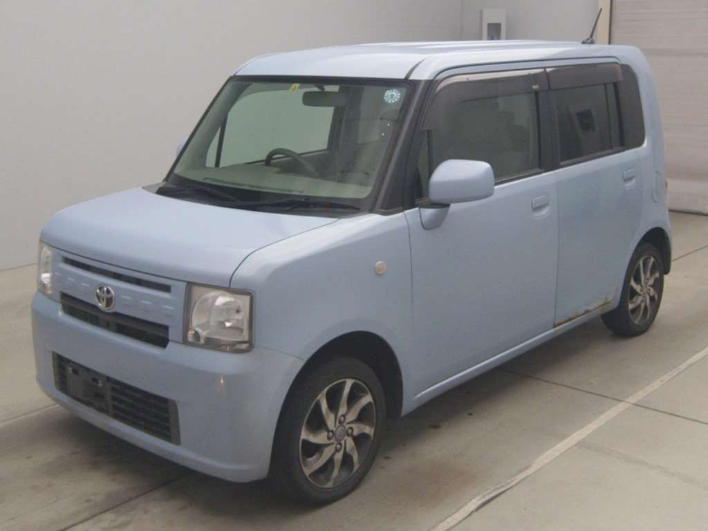 2011 Toyota Pixis Space L585A[0]