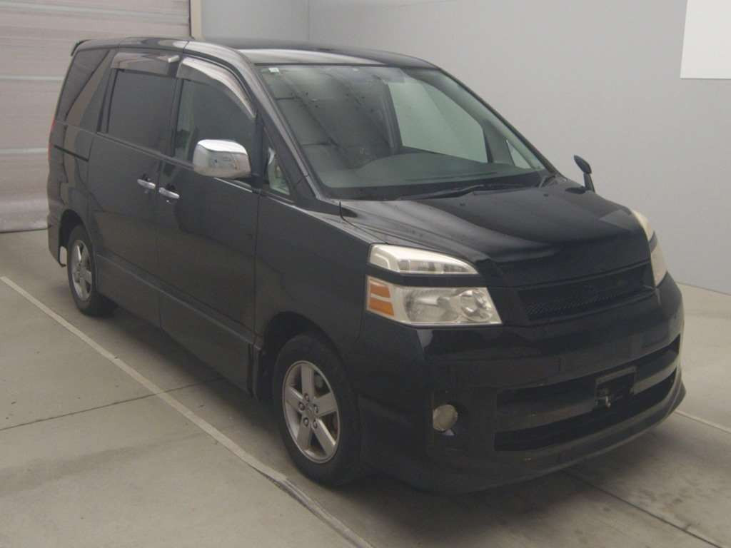 2006 Toyota Voxy AZR60G[2]