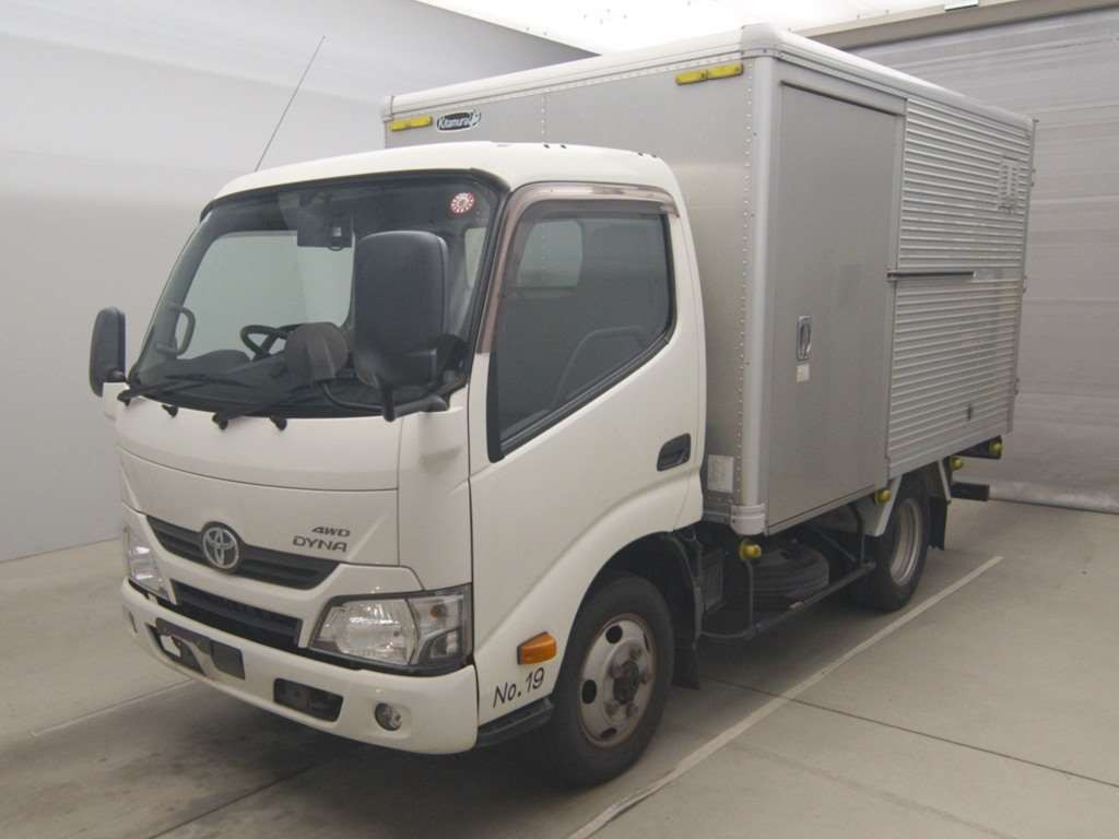 2016 Toyota Dyna Truck XZU675[0]