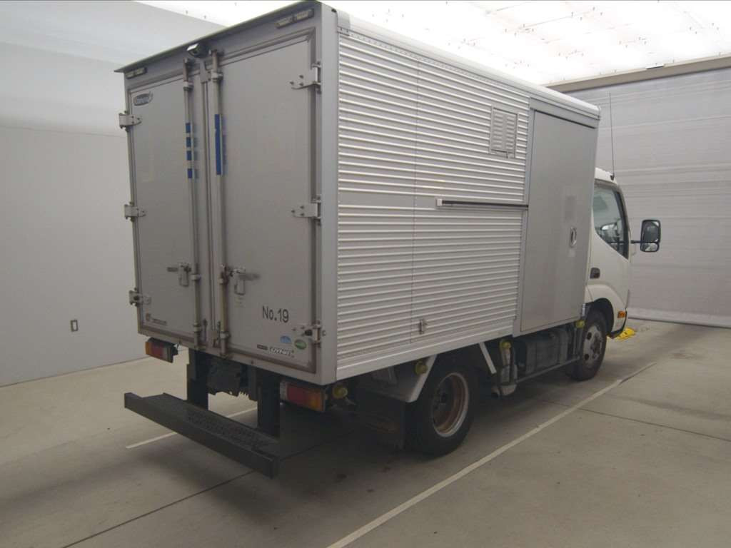 2016 Toyota Dyna Truck XZU675[1]