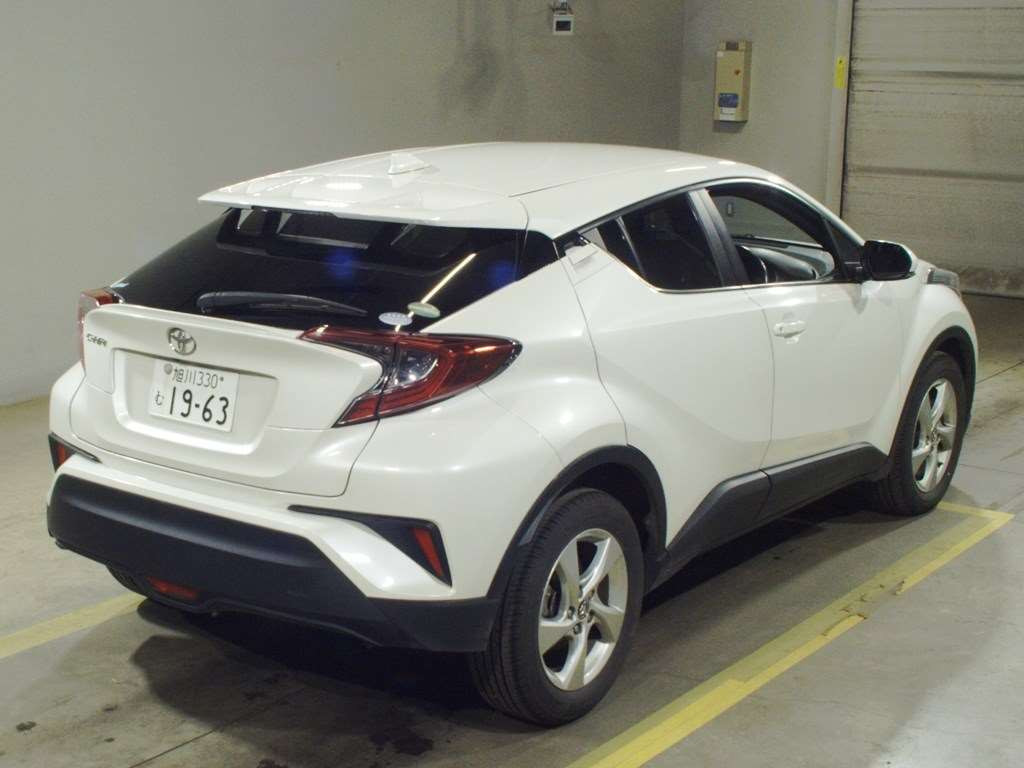 2018 Toyota C-HR NGX50[1]