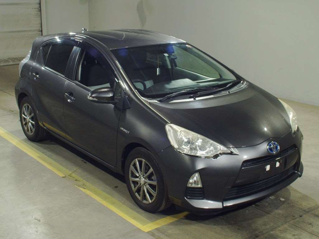 2012 Toyota Aqua NHP10[2]