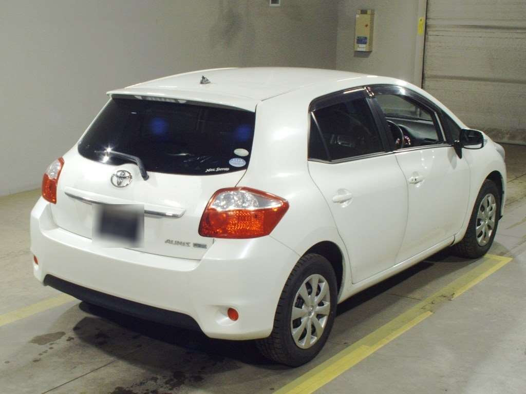 2012 Toyota Auris ZRE154H[1]