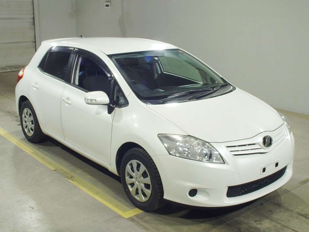 2012 Toyota Auris ZRE154H[2]