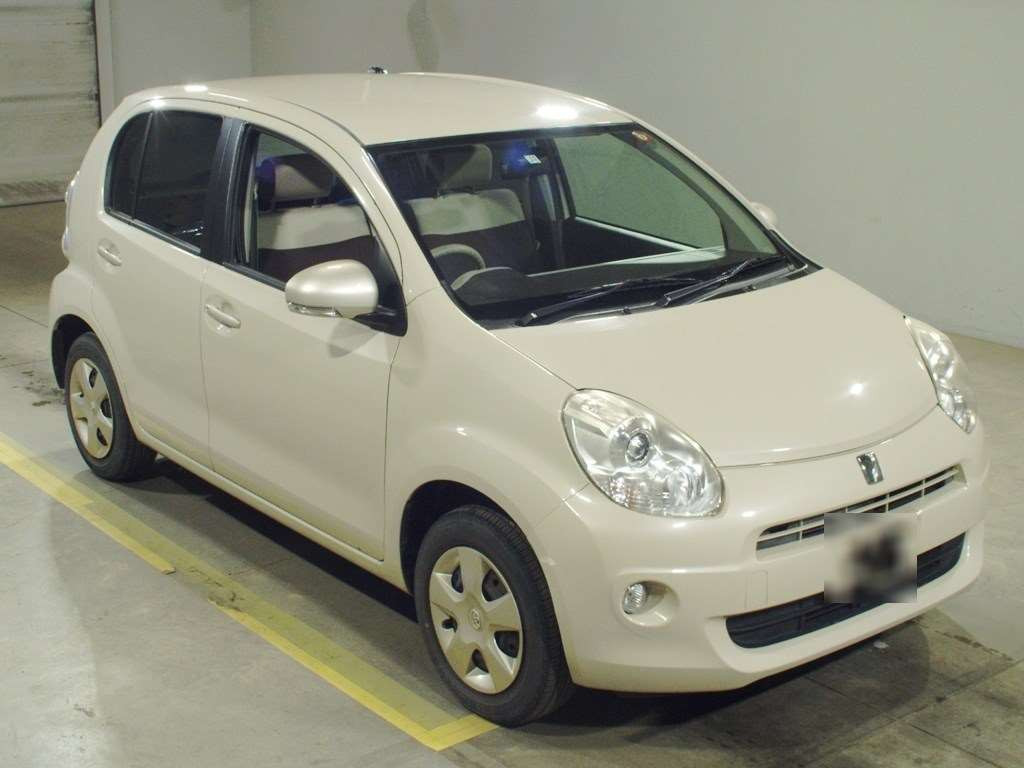 2010 Toyota Passo KGC35[2]