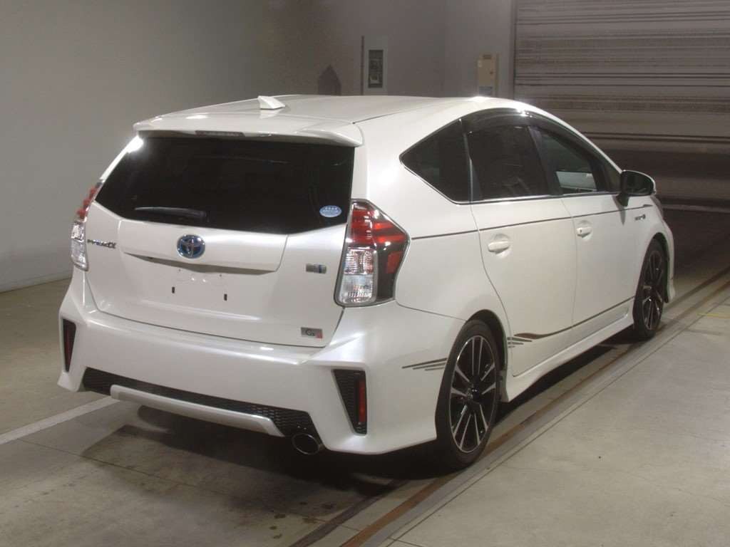 2016 Toyota Prius alpha ZVW41W[1]