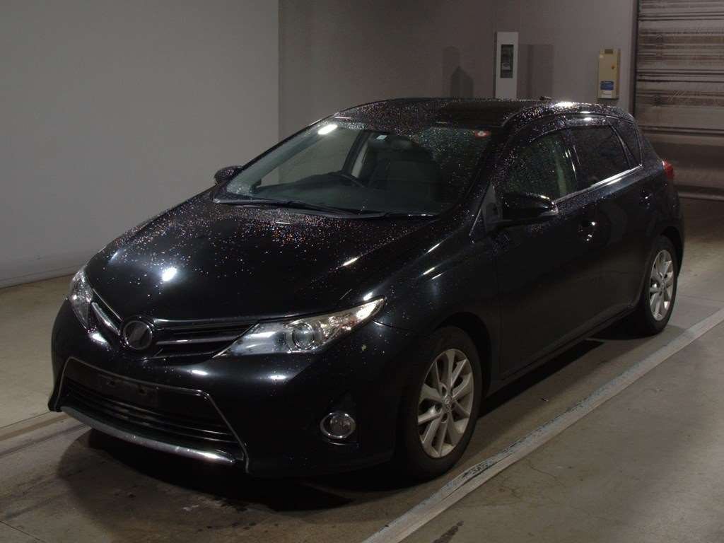 2013 Toyota Auris NZE181H[0]