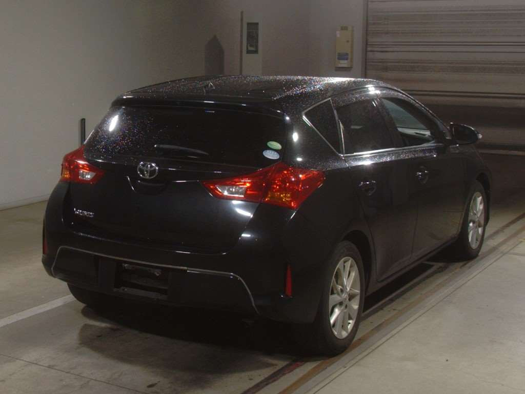 2013 Toyota Auris NZE181H[1]