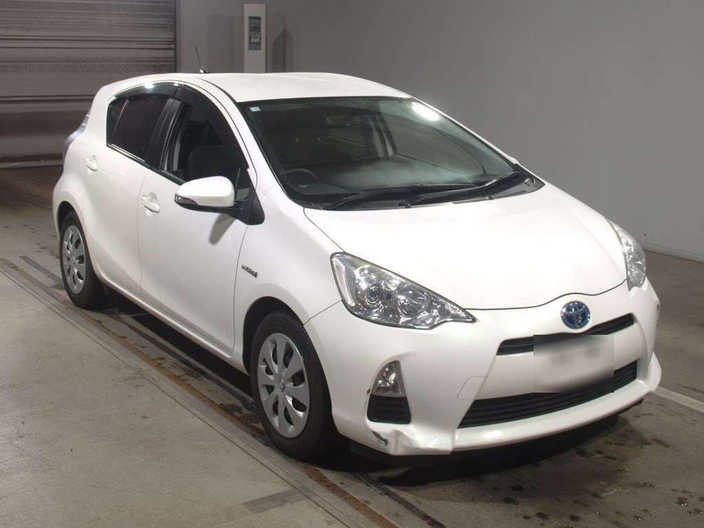 2012 Toyota Aqua NHP10[2]