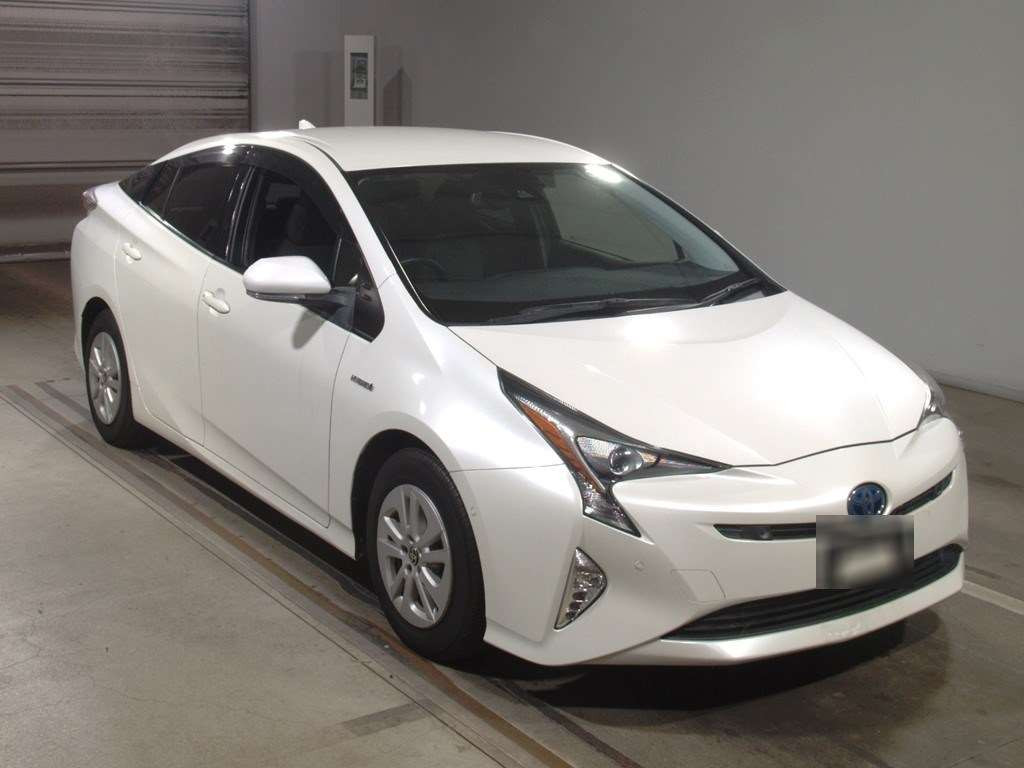 2017 Toyota Prius ZVW50[2]