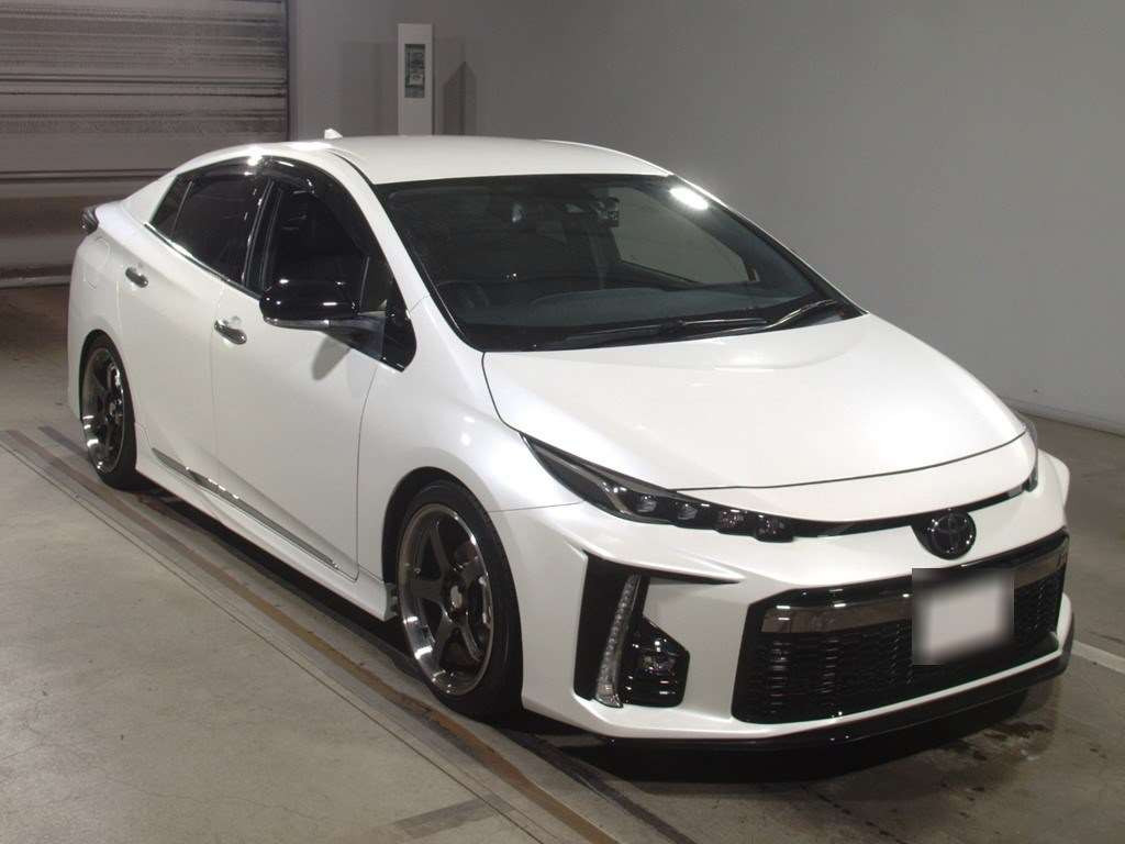 2020 Toyota Prius PHV ZVW52[2]