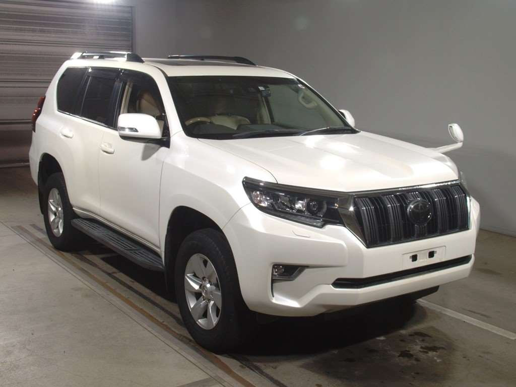 2017 Toyota Land Cruiser Prado TRJ150W[2]