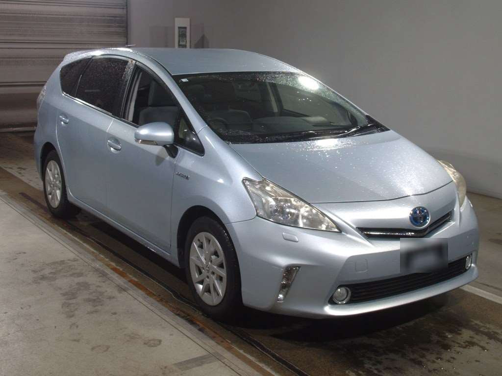 2012 Toyota Prius alpha ZVW41W[2]