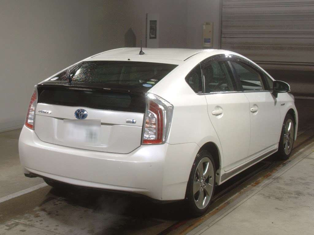 2013 Toyota Prius ZVW30[1]