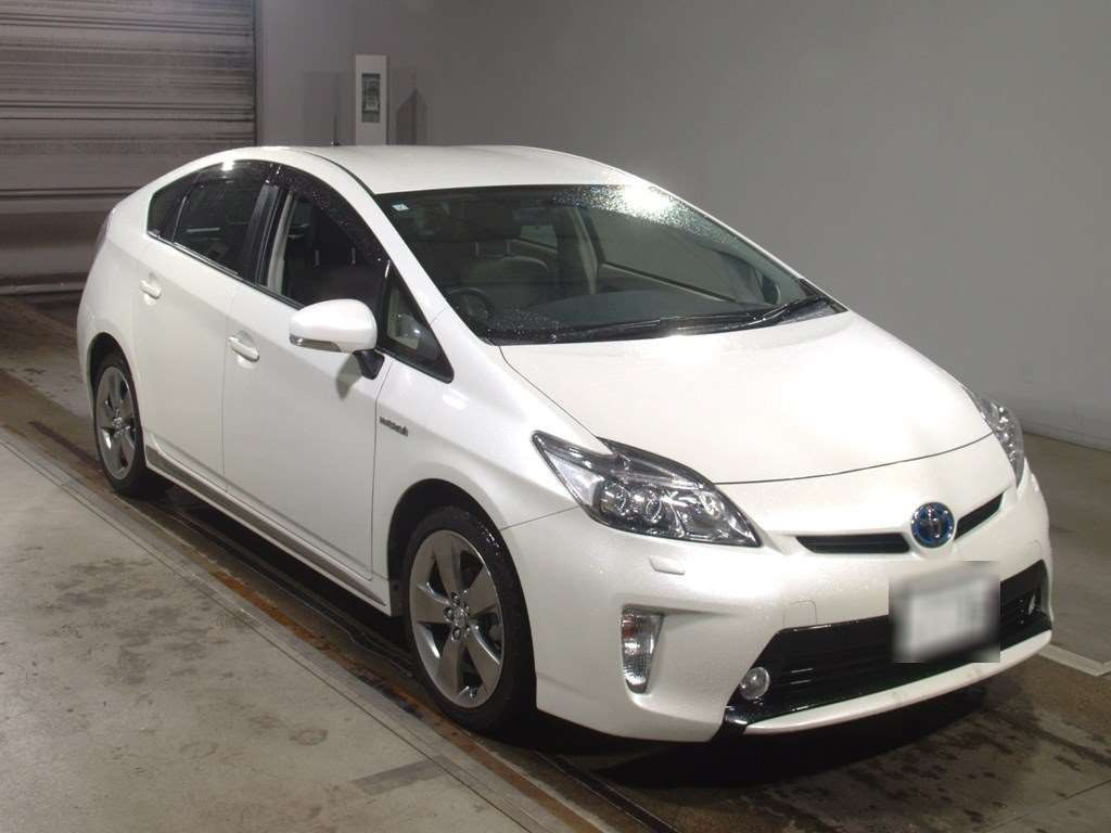 2013 Toyota Prius ZVW30[2]