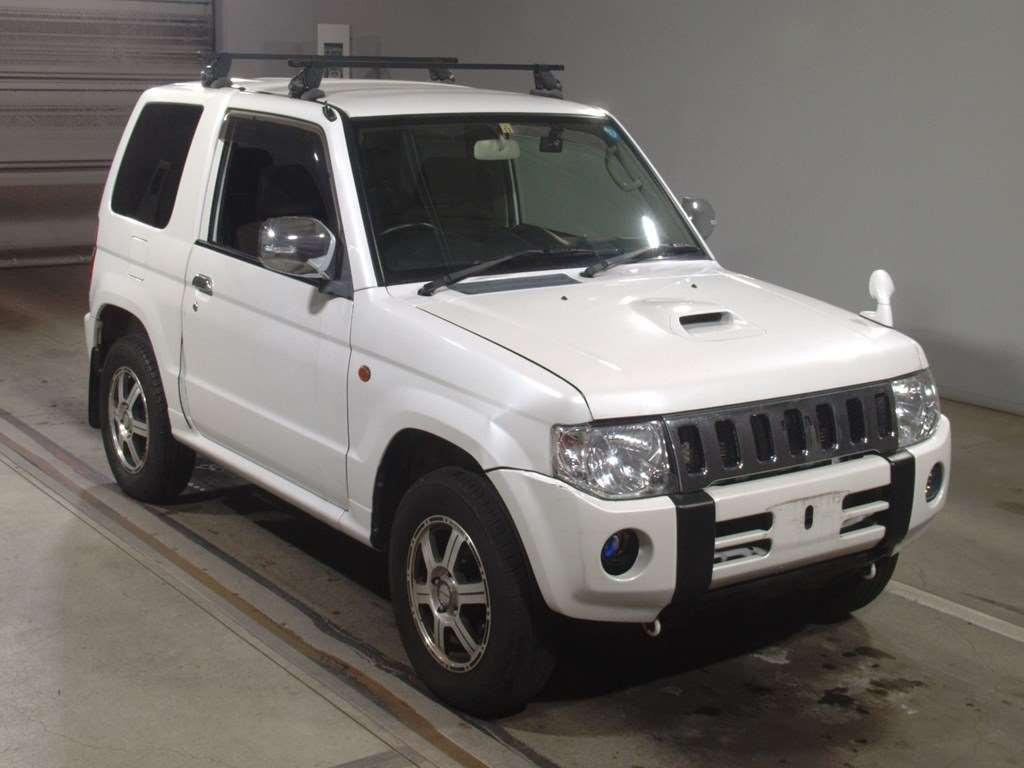 2011 Mitsubishi Pajero Mini H58A[2]