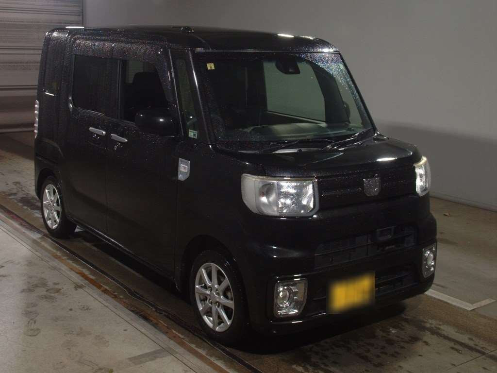 2016 Daihatsu Wake LA700S[2]