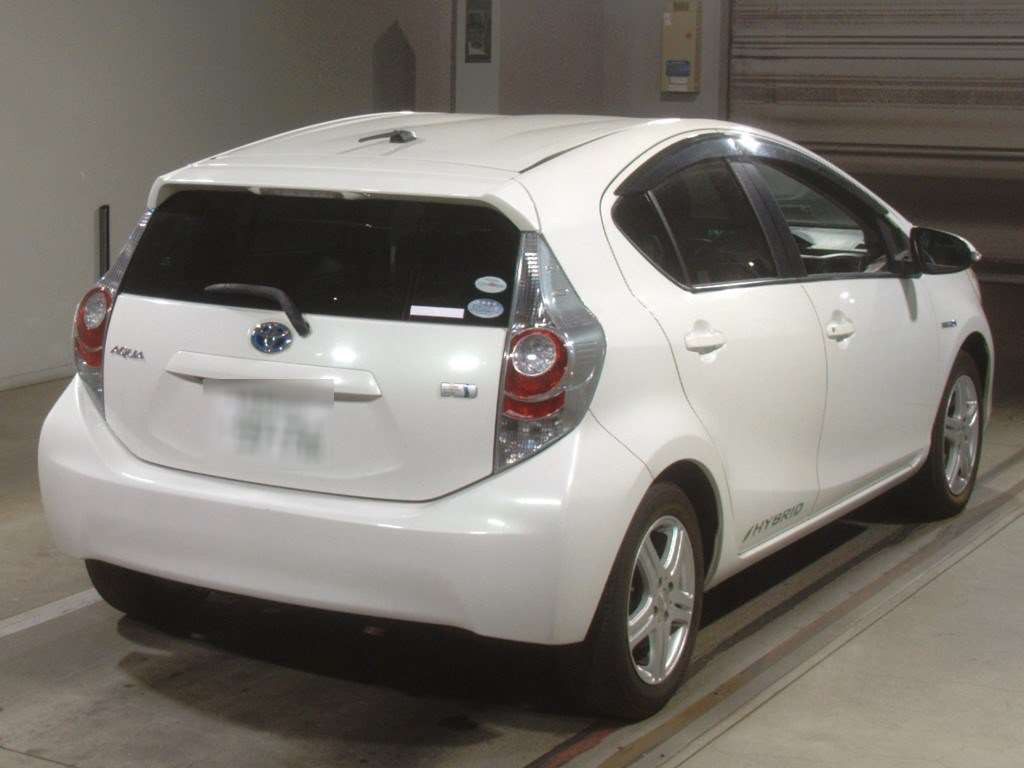 2012 Toyota Aqua NHP10[1]