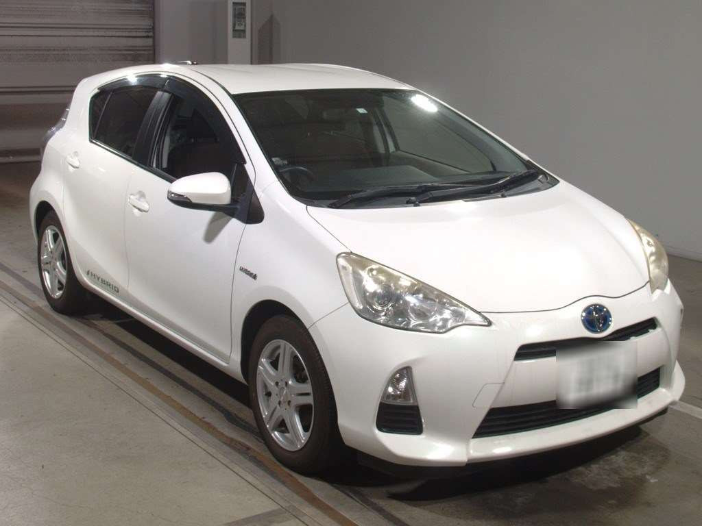 2012 Toyota Aqua NHP10[2]