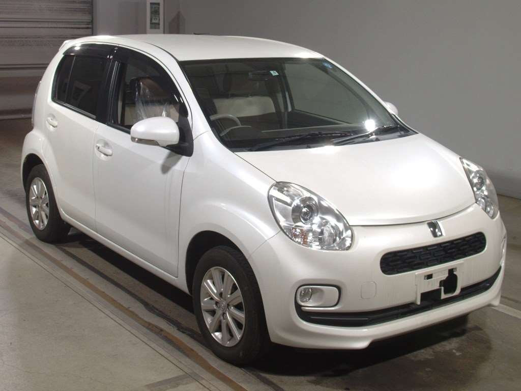 2015 Toyota Passo NGC30[2]