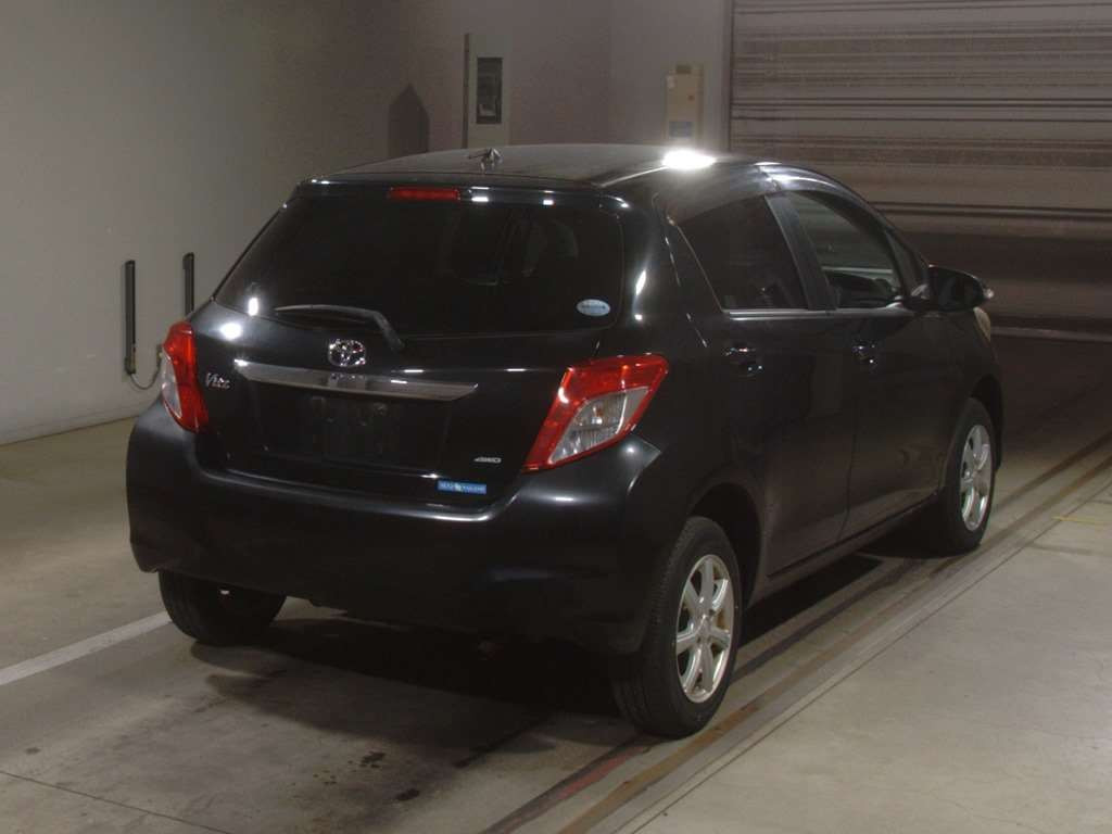 2013 Toyota Vitz NSP135[1]