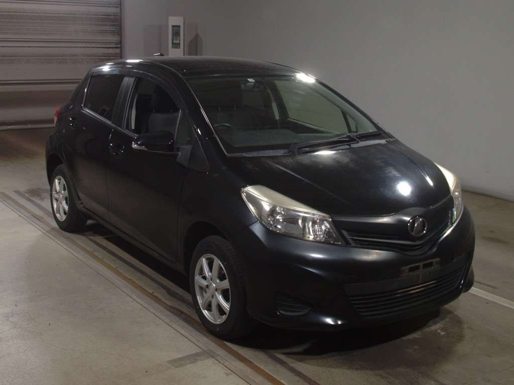 2013 Toyota Vitz NSP135[2]