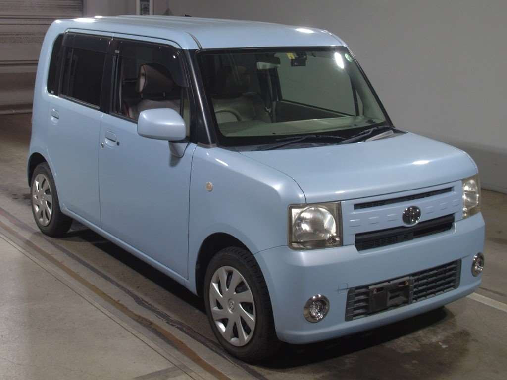 2014 Toyota Pixis Space L575A[2]