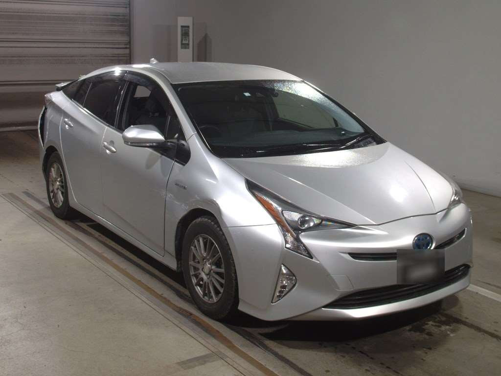 2016 Toyota Prius ZVW50[2]