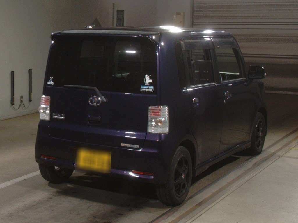 2011 Toyota Pixis Space L575A[1]