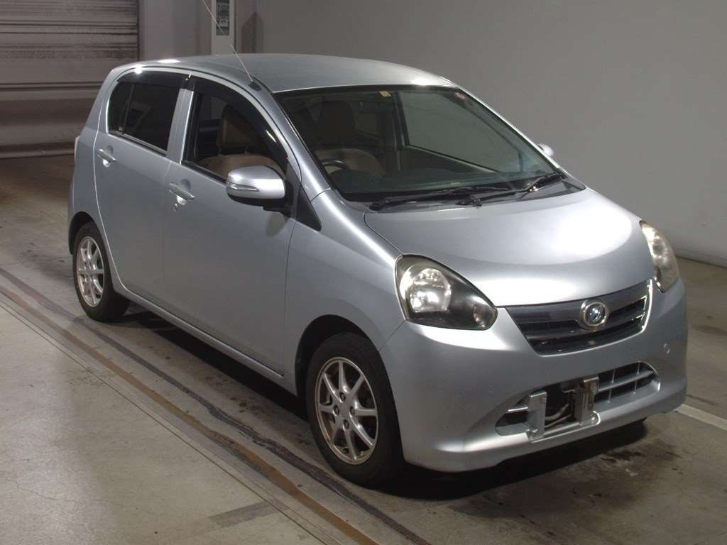 2011 Daihatsu Mira es LA300S[2]