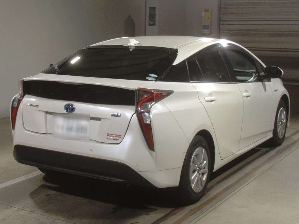 2017 Toyota Prius ZVW55[1]