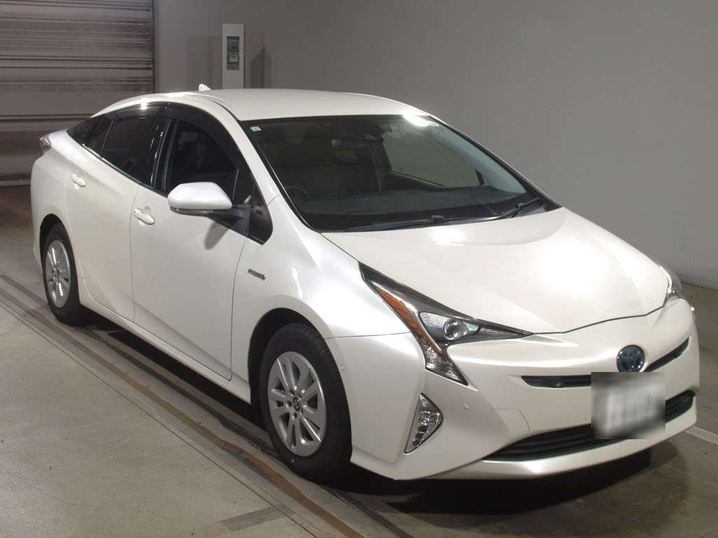 2017 Toyota Prius ZVW55[2]