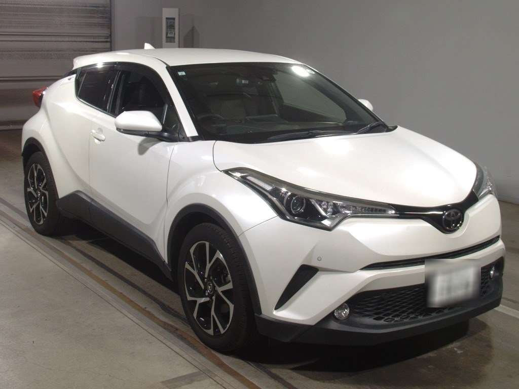 2017 Toyota C-HR NGX50[2]