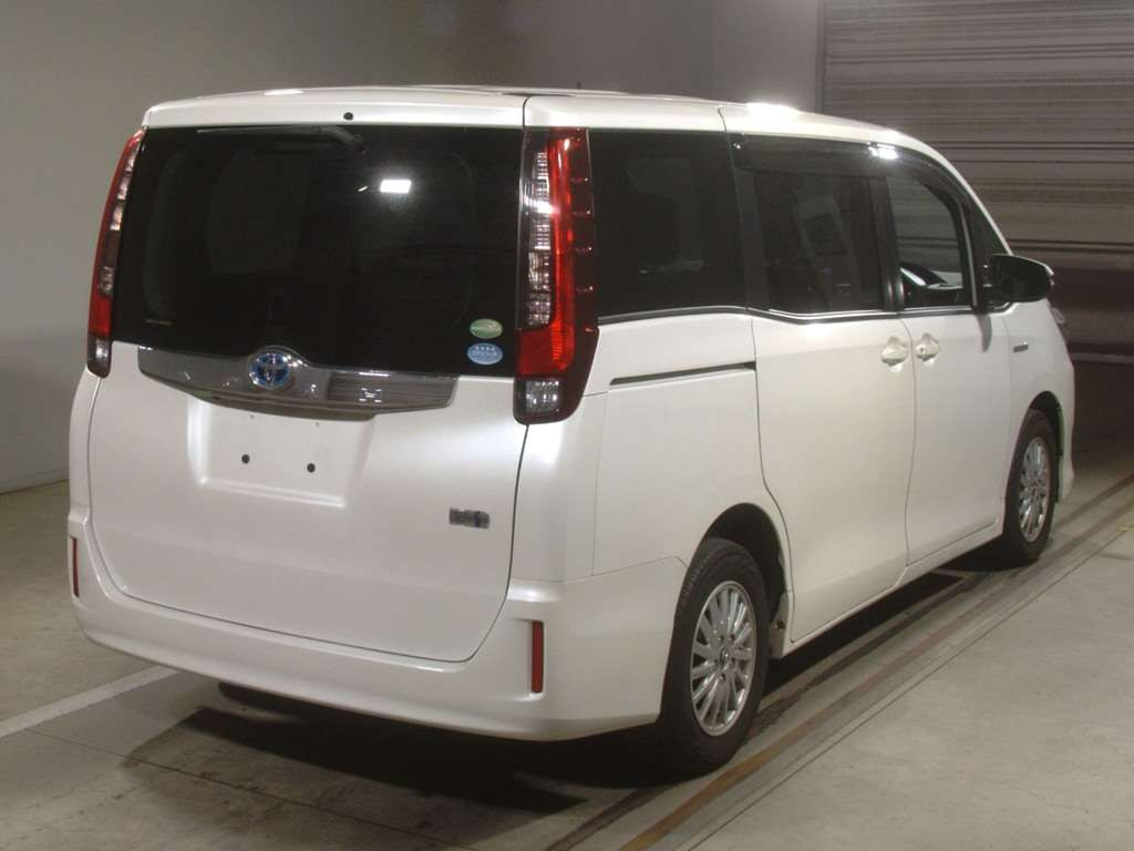 2014 Toyota Noah ZWR80G[1]