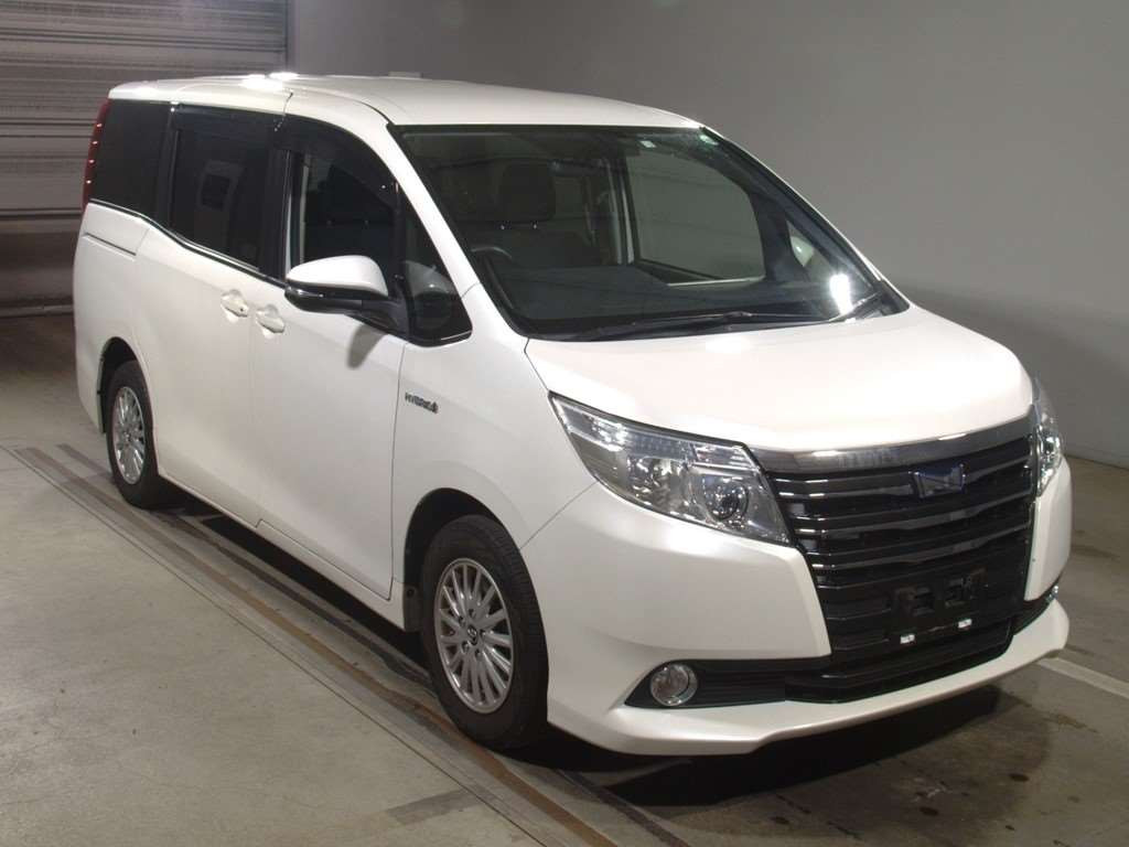 2014 Toyota Noah ZWR80G[2]