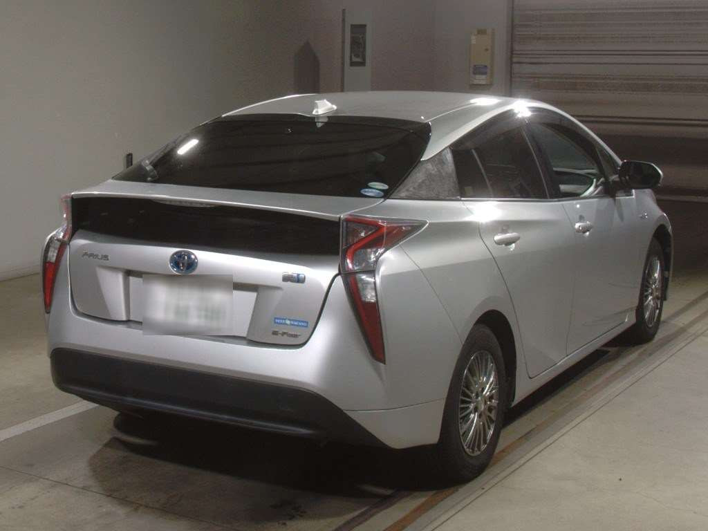 2016 Toyota Prius ZVW55[1]