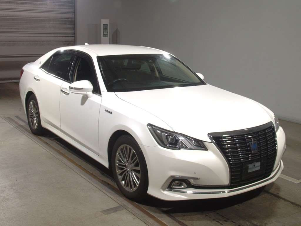 2017 Toyota Crown Hybrid AWS210[2]