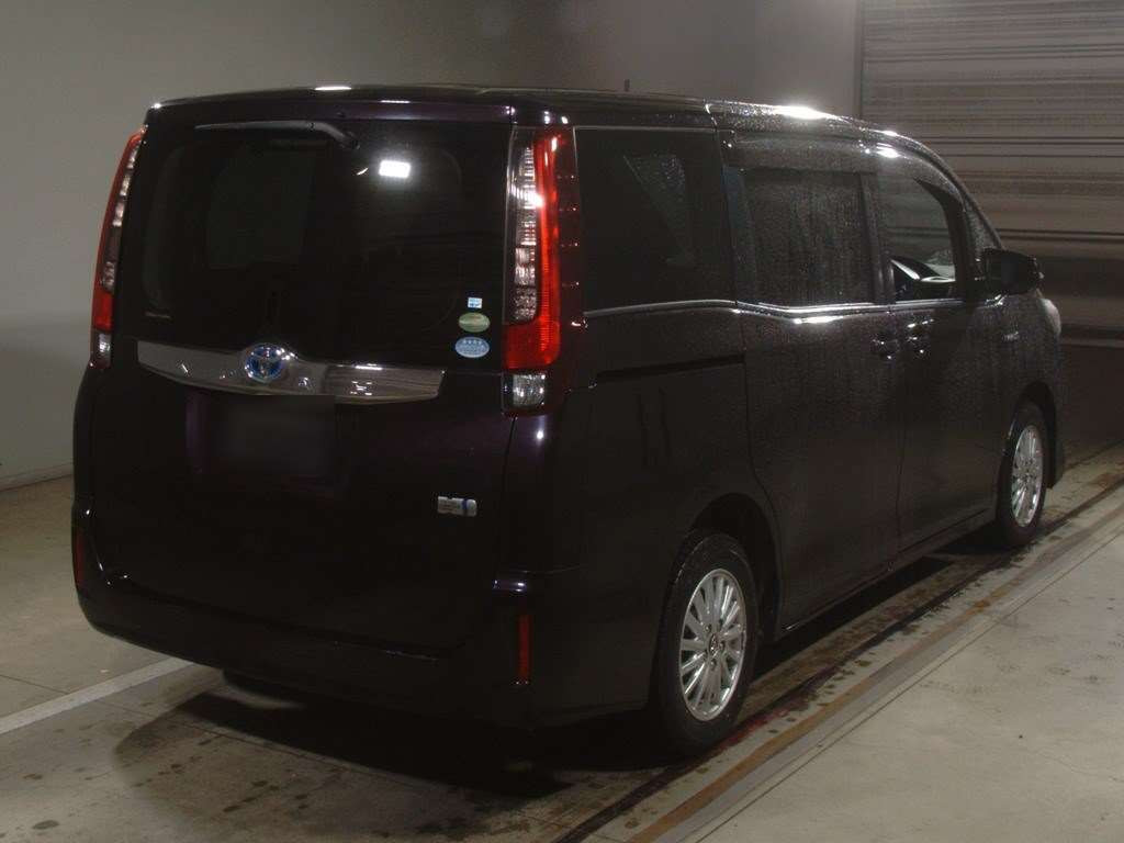 2014 Toyota Noah ZWR80G[1]