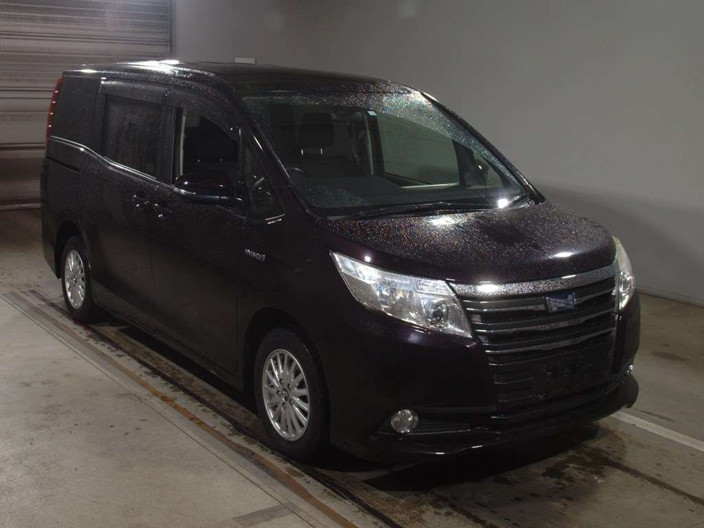 2014 Toyota Noah ZWR80G[2]