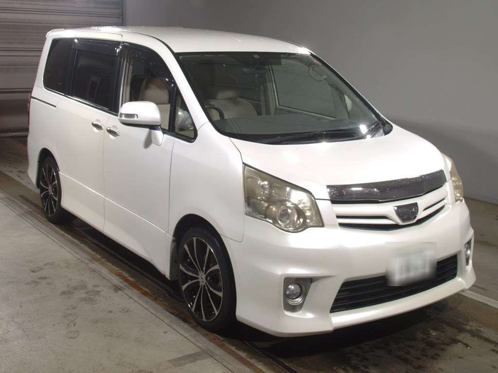 2012 Toyota Noah ZRR70W[2]