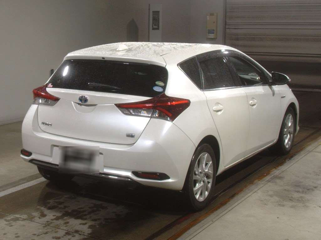 2016 Toyota Auris ZWE186H[1]