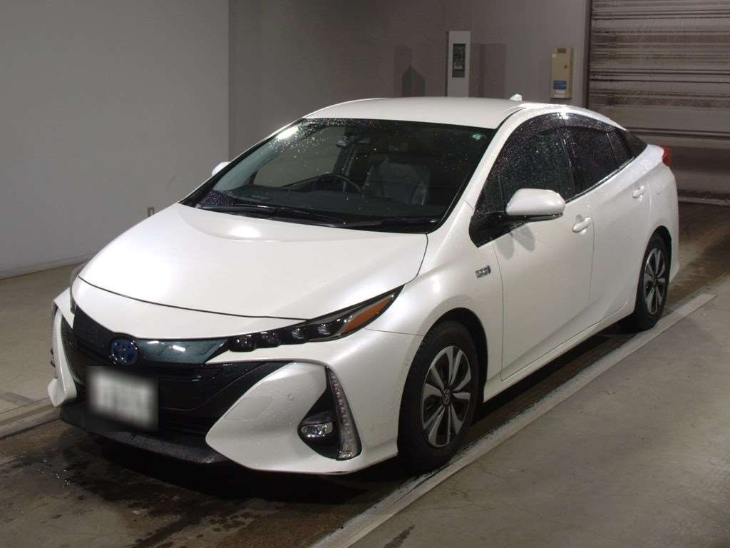 2017 Toyota Prius PHV ZVW52[0]